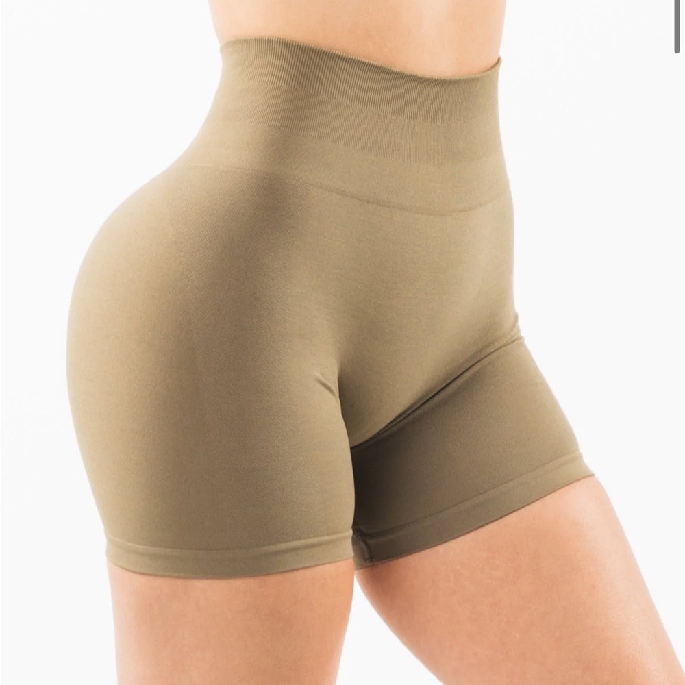 ALPHALETE AMPLIFY SHORTS 4"